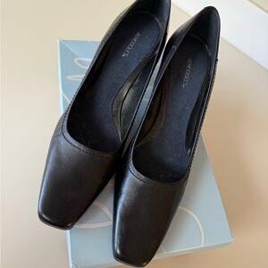AEROSOLES Black Heeled Pumps